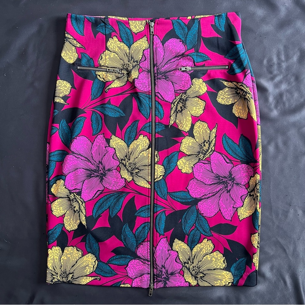 Worthington Women 16W Fuchsia Floral Pencil Skirt with Pink & Yellow Blooms
